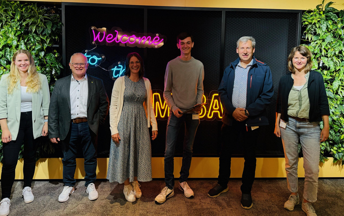 Gruppenbild bei VEGA Grieshaber mit Preisträger